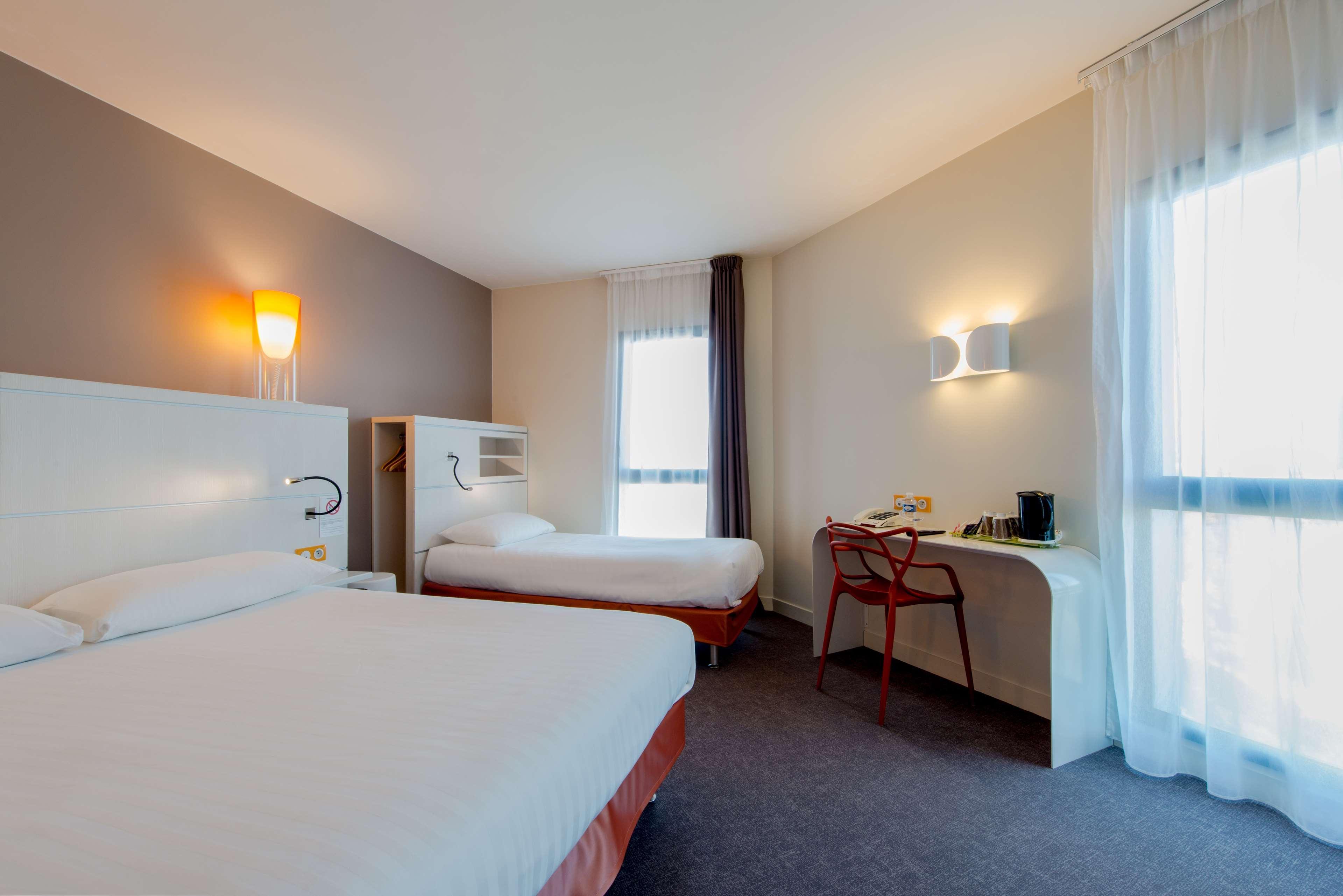 Hotel Confort La Rochelle Centre Les Minimes Exterior photo