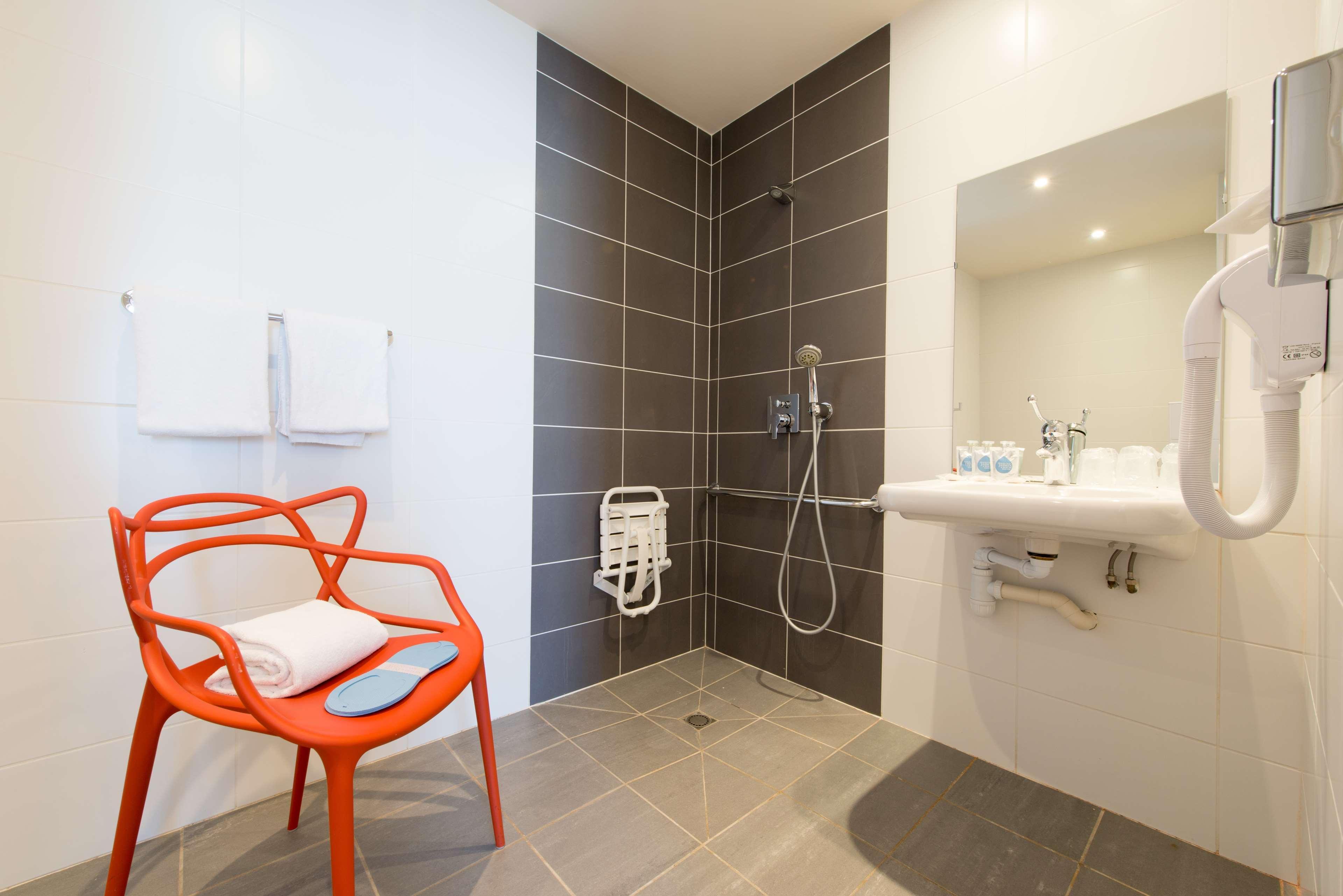 Hotel Confort La Rochelle Centre Les Minimes Exterior photo