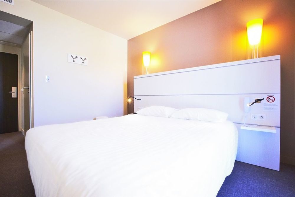 Hotel Confort La Rochelle Centre Les Minimes Amenities photo