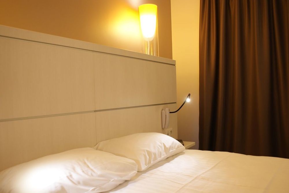 Hotel Confort La Rochelle Centre Les Minimes Room photo