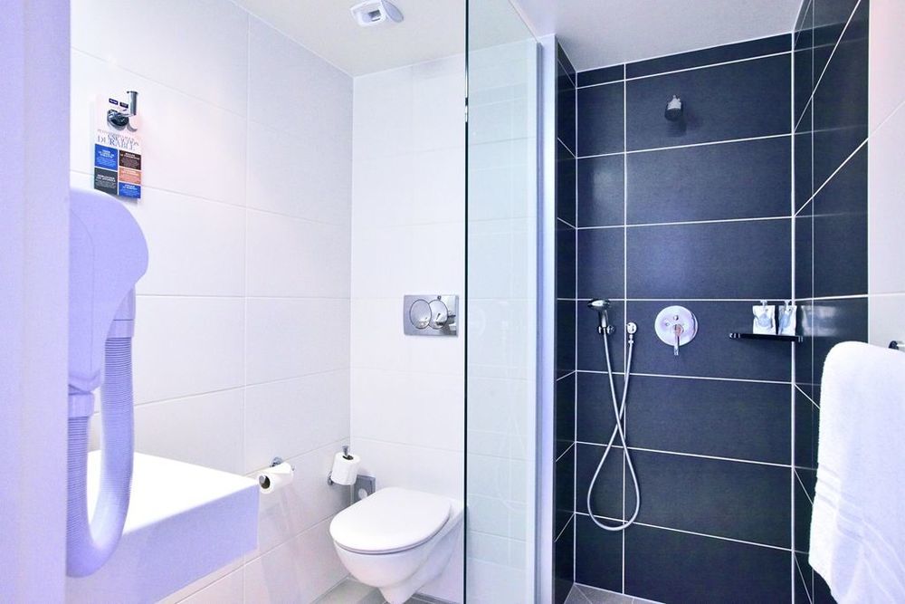 Hotel Confort La Rochelle Centre Les Minimes Room photo